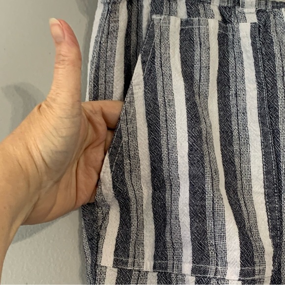 Alexander Jordan midnight blue and white stripe beach short with pockets. Size M - Picture 4 of 9